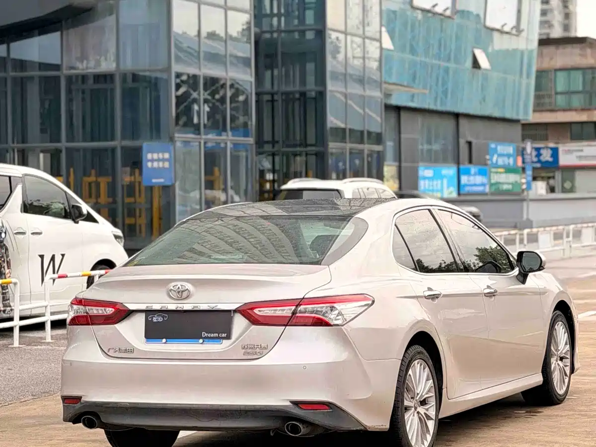 Photo 11 - Toyota Camry