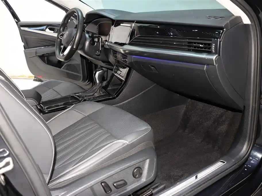 Volkswagen Passat 2023 Facelift 330TSI Luxury Edition фото 8