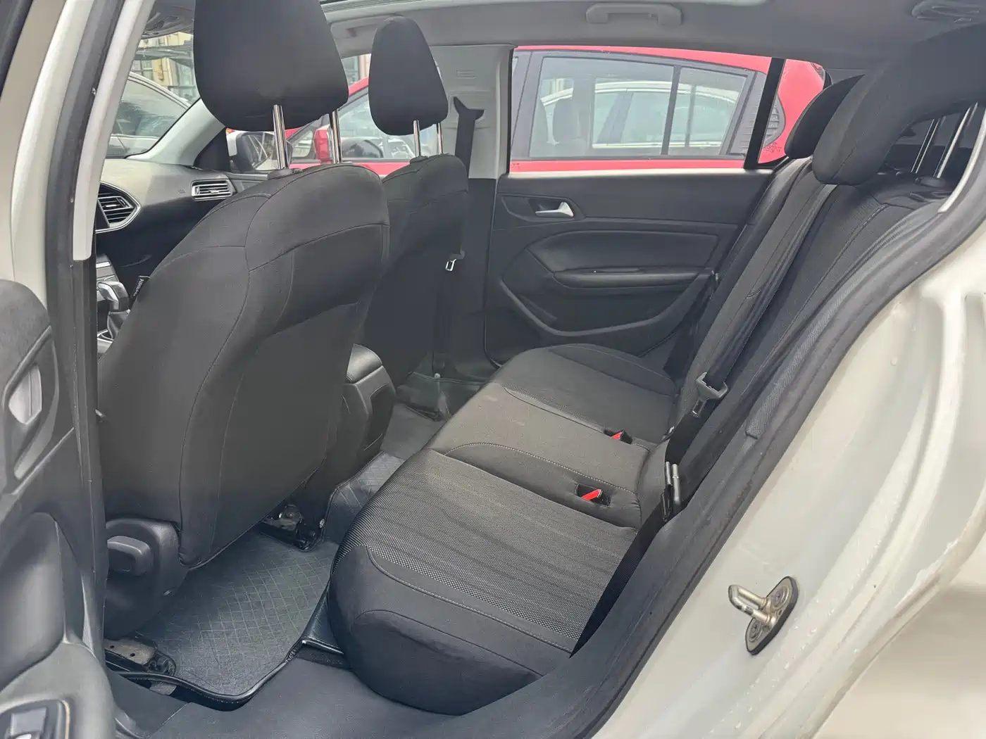 Peugeot 308S 2015 1.2T Auto Dynamic Edition фото 5
