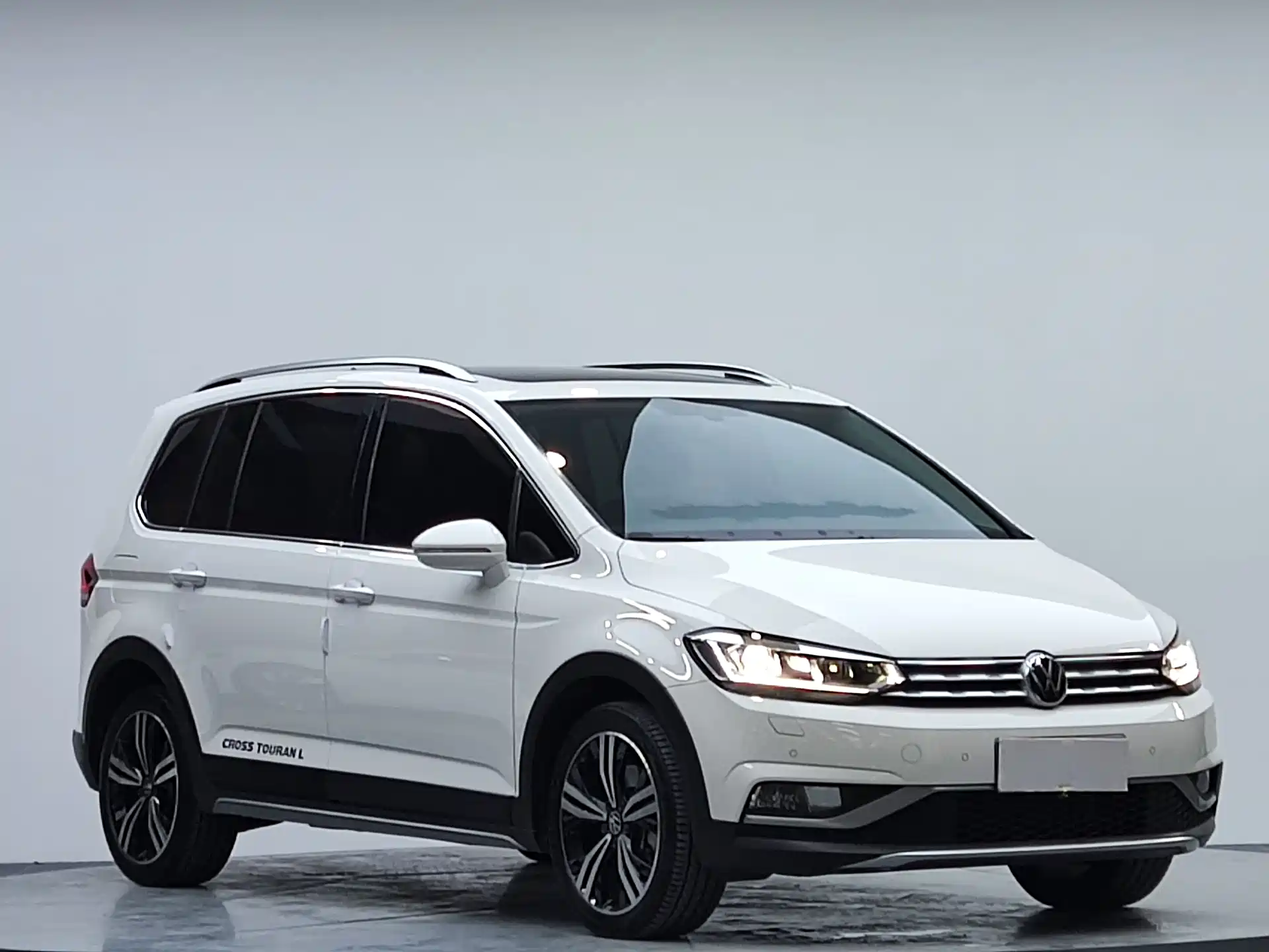 Photo 4 - Volkswagen Touran