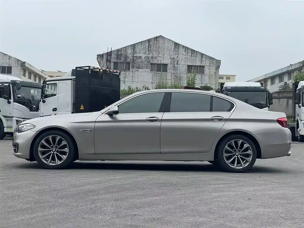 BMW 5 Series 2017 525Li Leading Edition фото 11