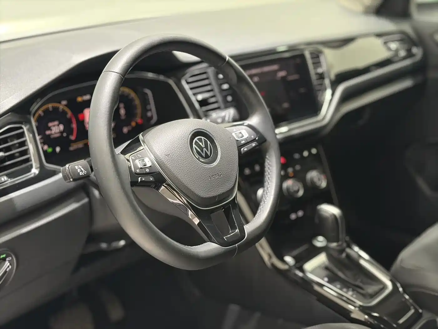 Фото 7 - Volkswagen T-ROC