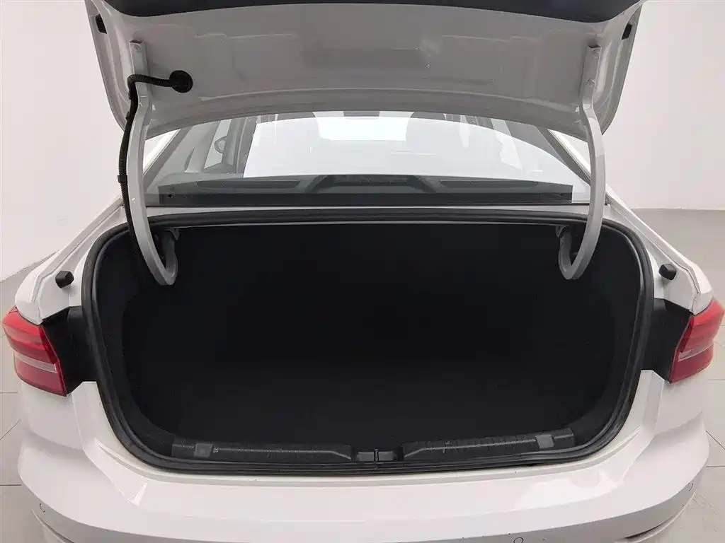 Volkswagen Lavida 2019 1.5L Automatic Comfort Edition China VI фото 16