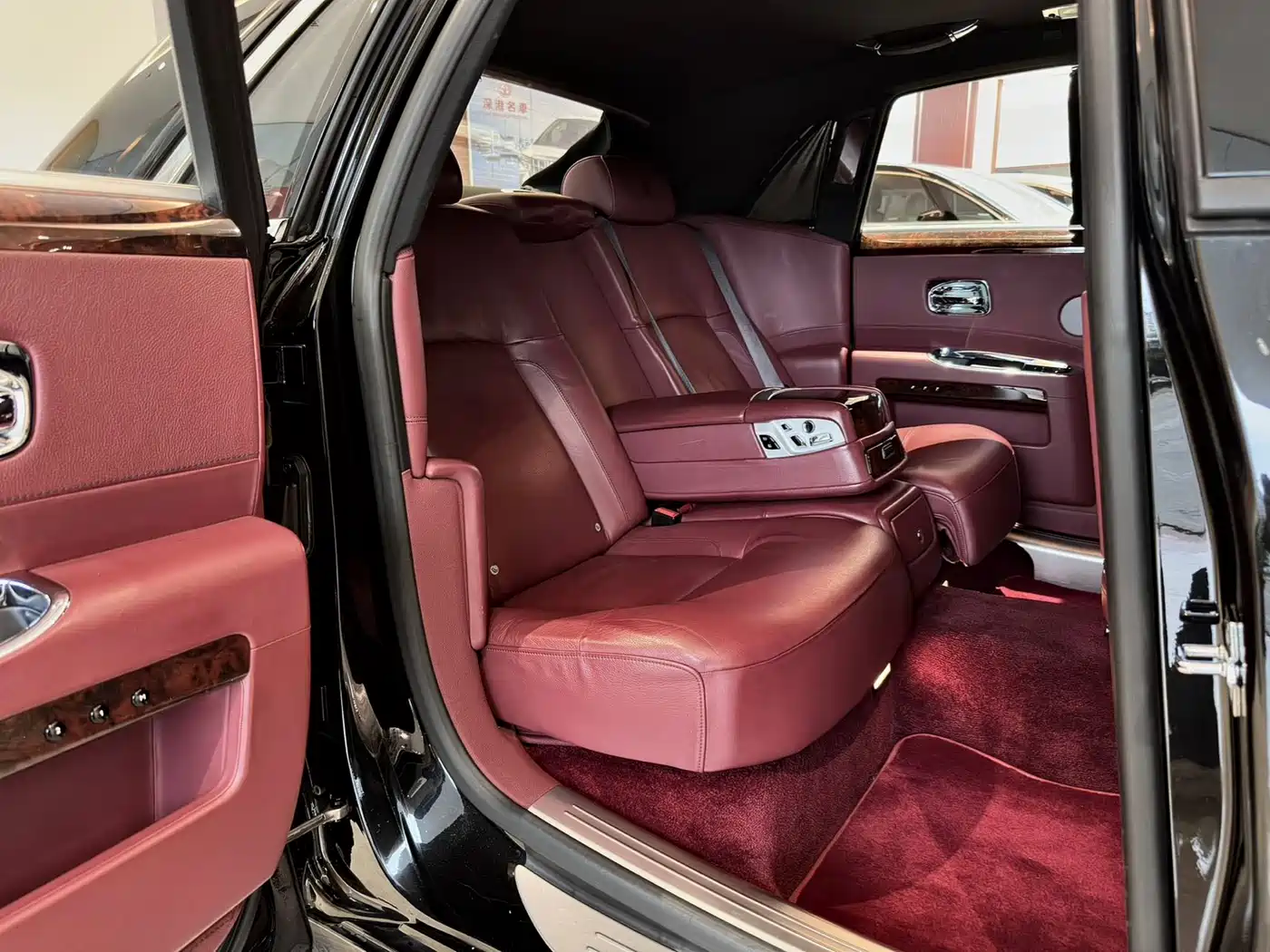 Rolls-Royce Ghost 2013 6.6T Art Deco Collector's Edition фото 6