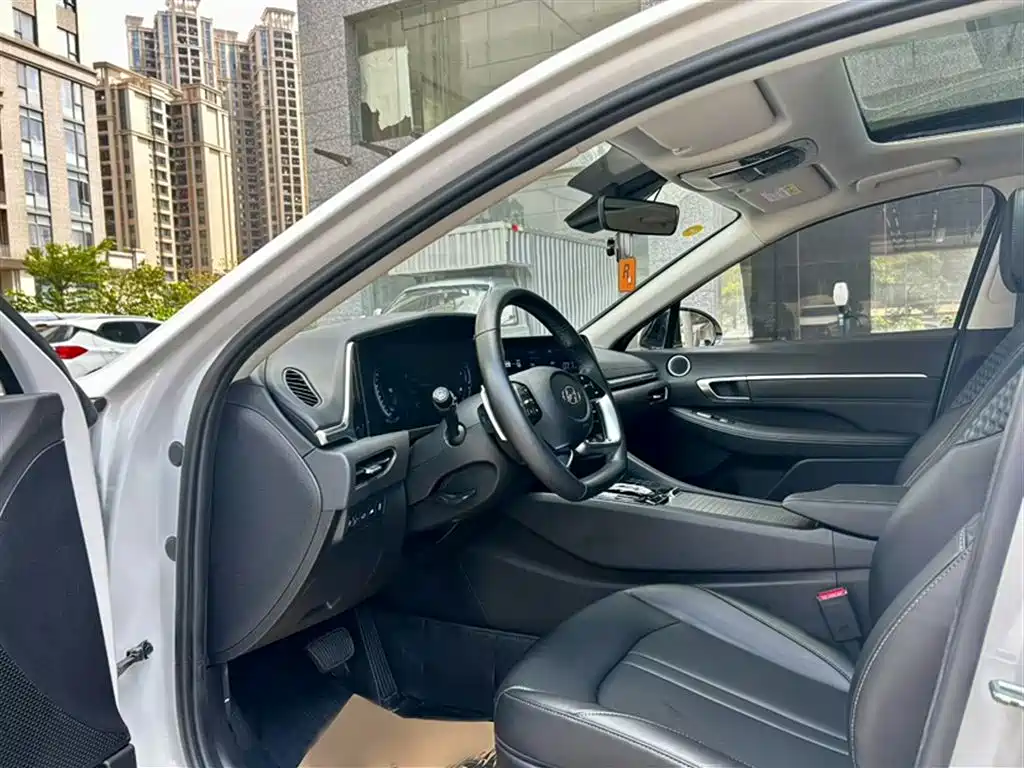 Hyundai Sonata 2020 270TGDi DCT GL Leading Edition фото 13