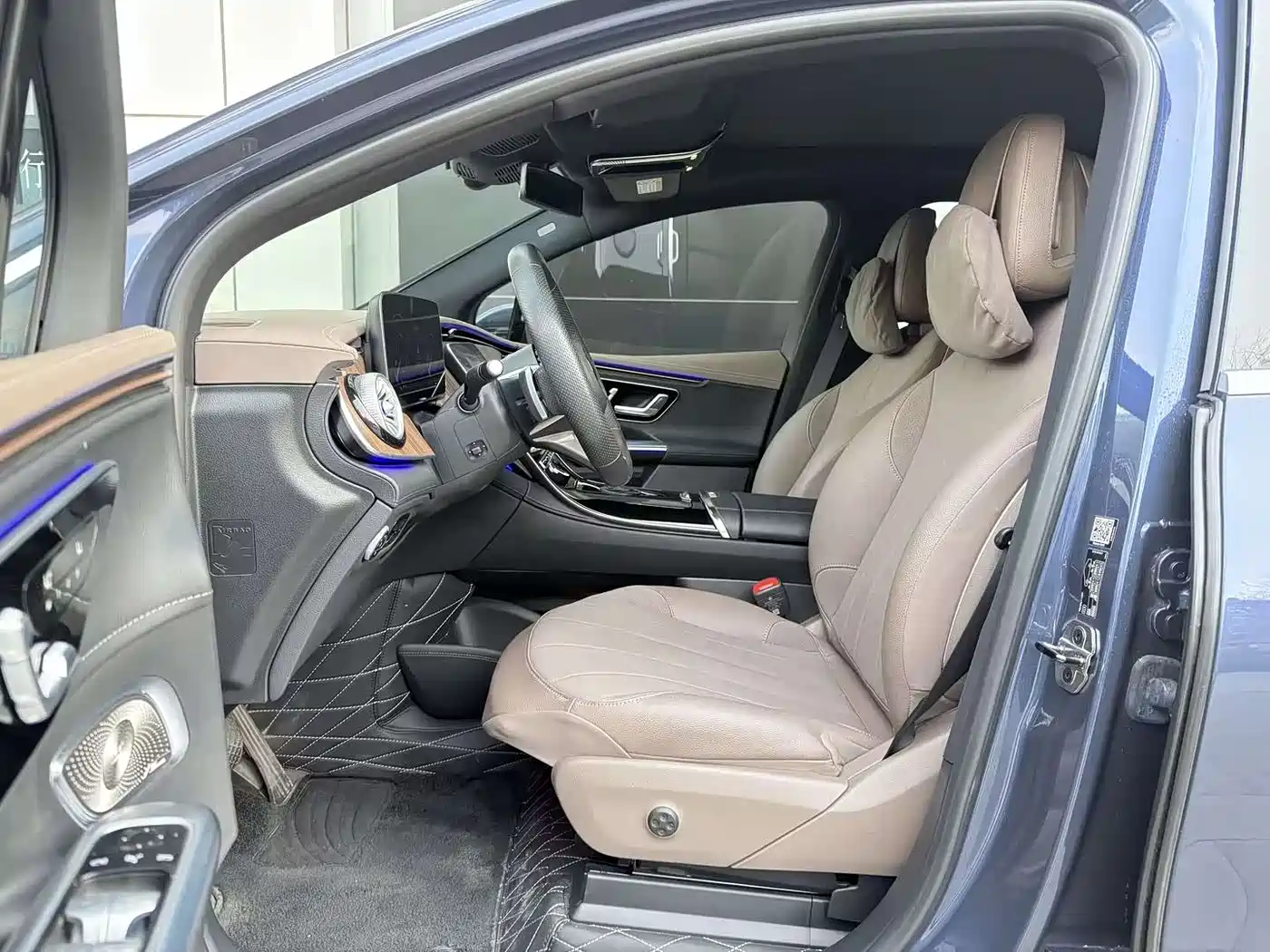 MERCEDES-BENZ EQE SUV