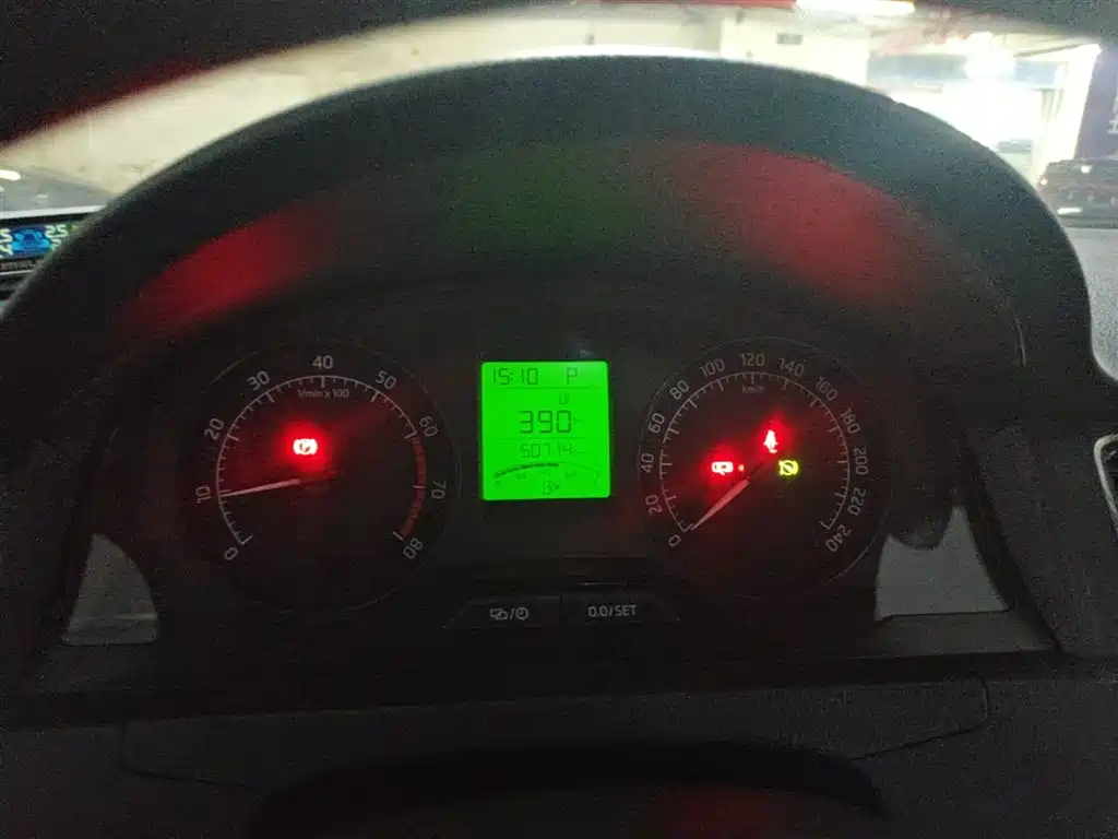 Škoda Rapid 2016 1.6L Automatic Pioneer Edition фото 12