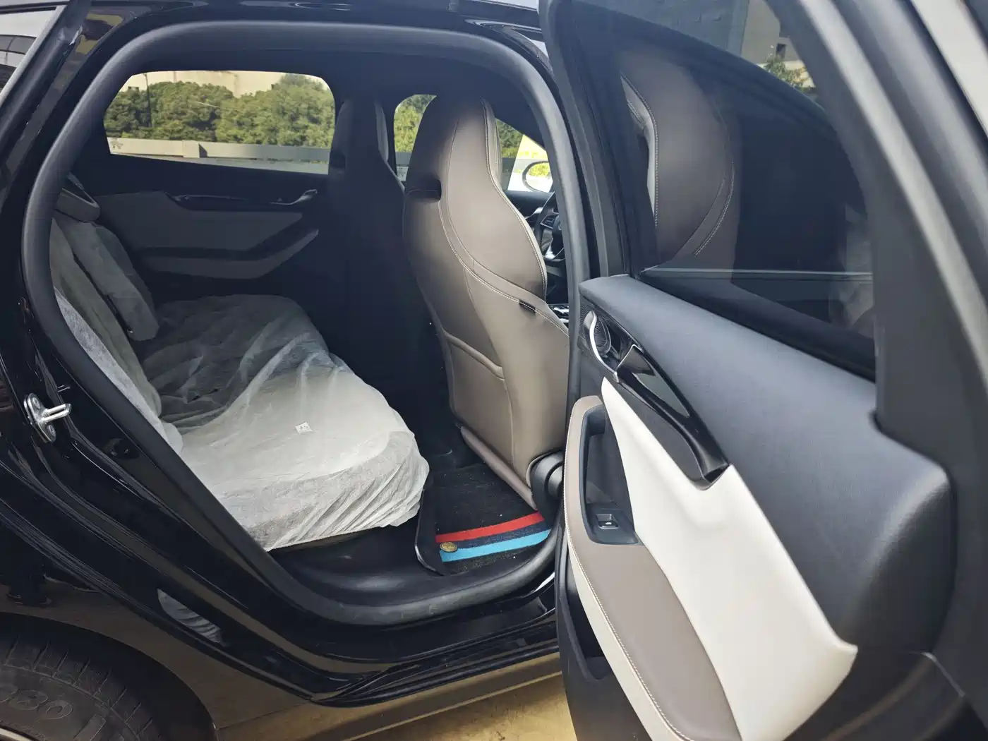 BYD Qin PLUS 2024 Glory Edition DM-i 55KM Surpass фото 11