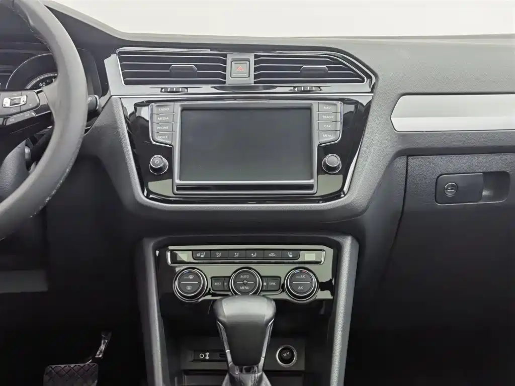 Volkswagen Tiguan L 2017 380TSI Automatic 4WD Ultimate Flagship Edition фото 12