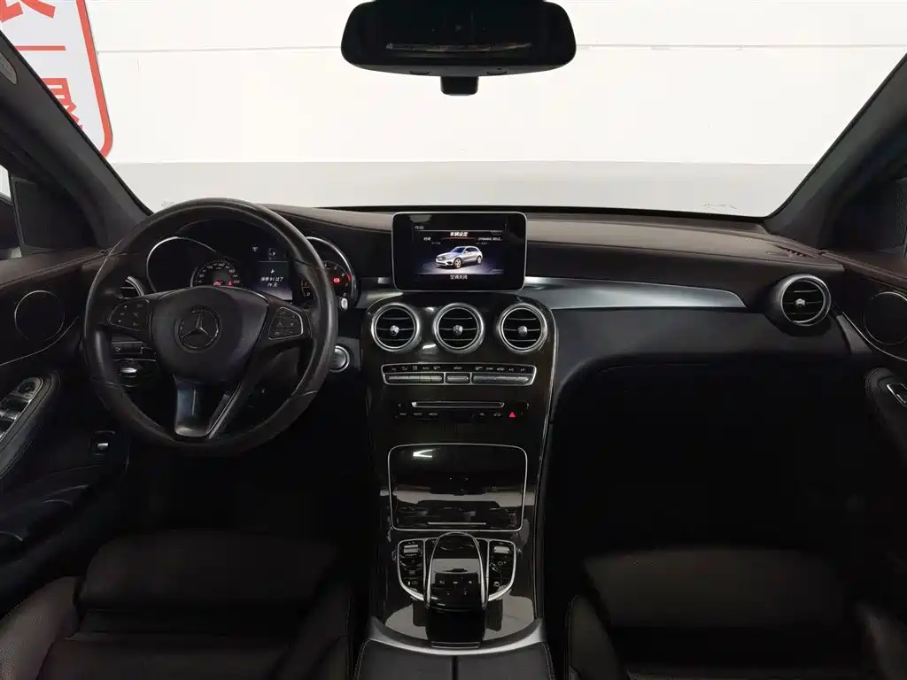 Mercedes-Benz GLC 2018 GLC 260 4MATIC Luxury фото 5