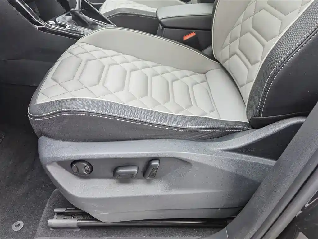 Volkswagen Tayron 2023 330TSI 2WD Luxury Plus Advanced Edition фото 20