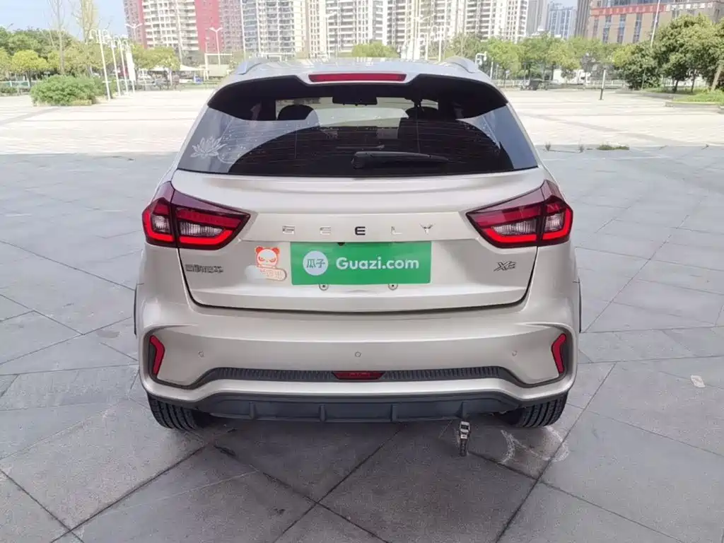 Фото 6 - Geely Vision X3