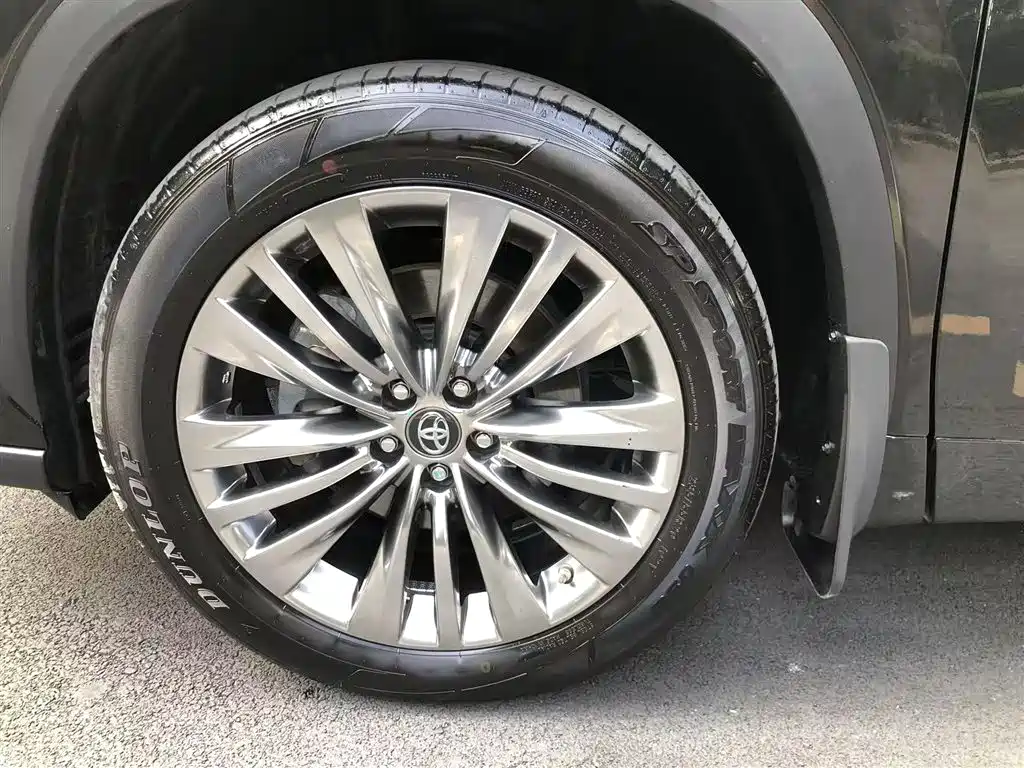 TOYOTA HIGHLANDER