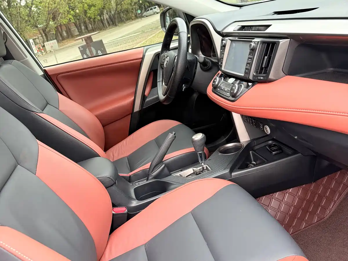 Toyota RAV4 Rongfang 2015 2.5L Automatic 4WD Elite Edition фото 7