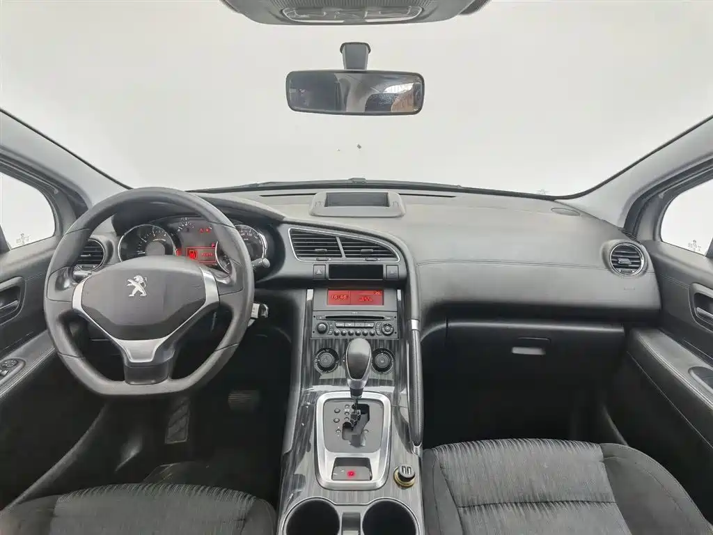 Peugeot 3008 2015 2.0L Automatic Classic Edition фото 5