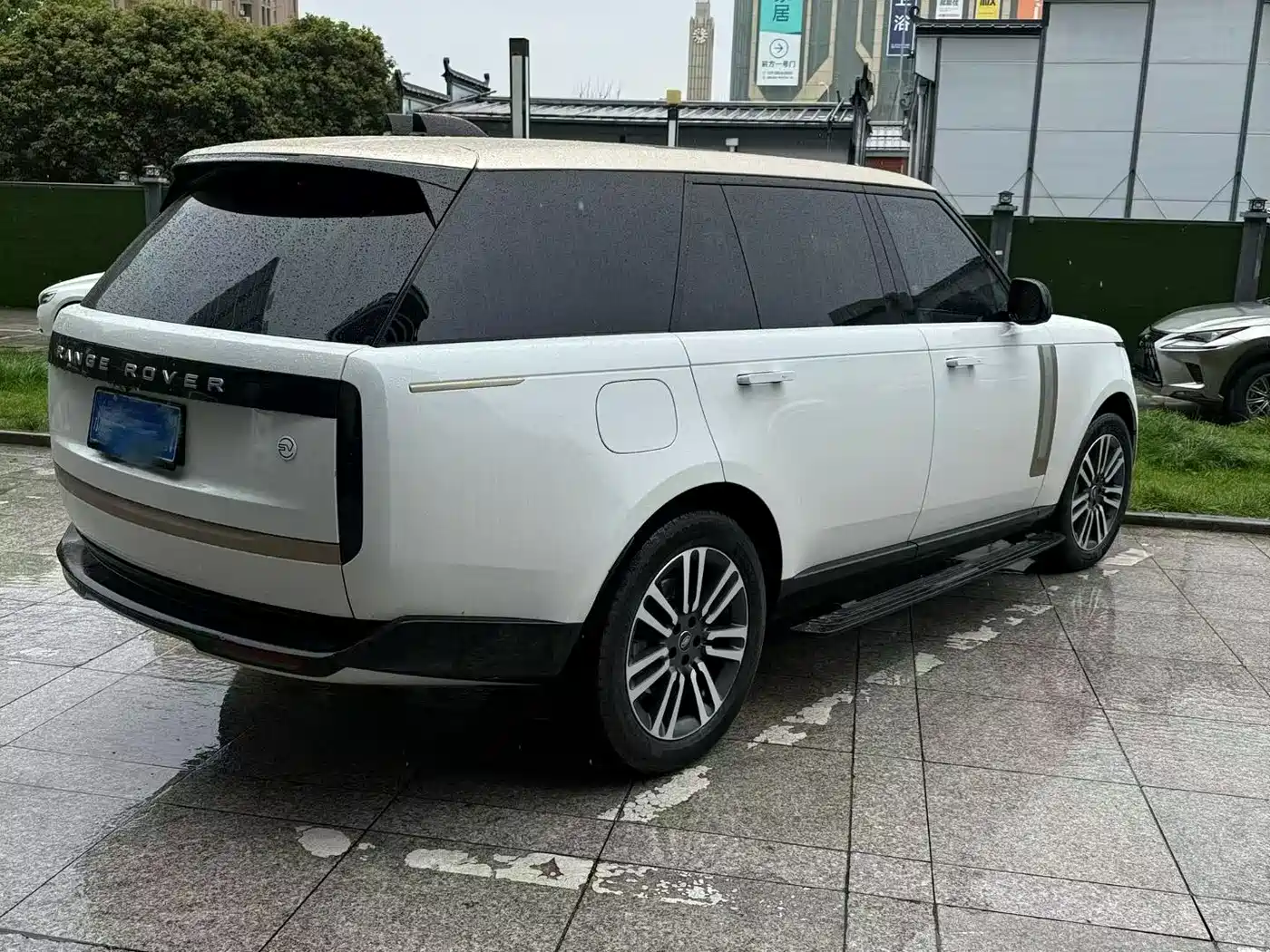 Land Rover Range Rover 2024 3.0 L6 400PS Genesis Extended фото 6