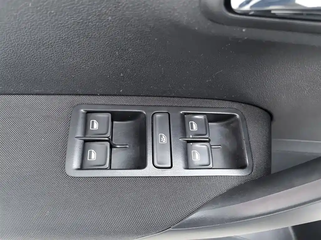Volkswagen Polo 2018 1.5L Auto Safe Drive фото 9