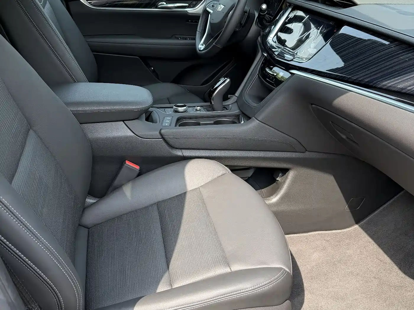 CADILLAC XT6