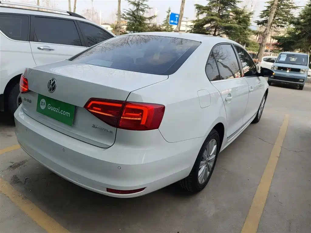 Volkswagen Sagitar 2015 230TSI Automatic Comfort фото 7