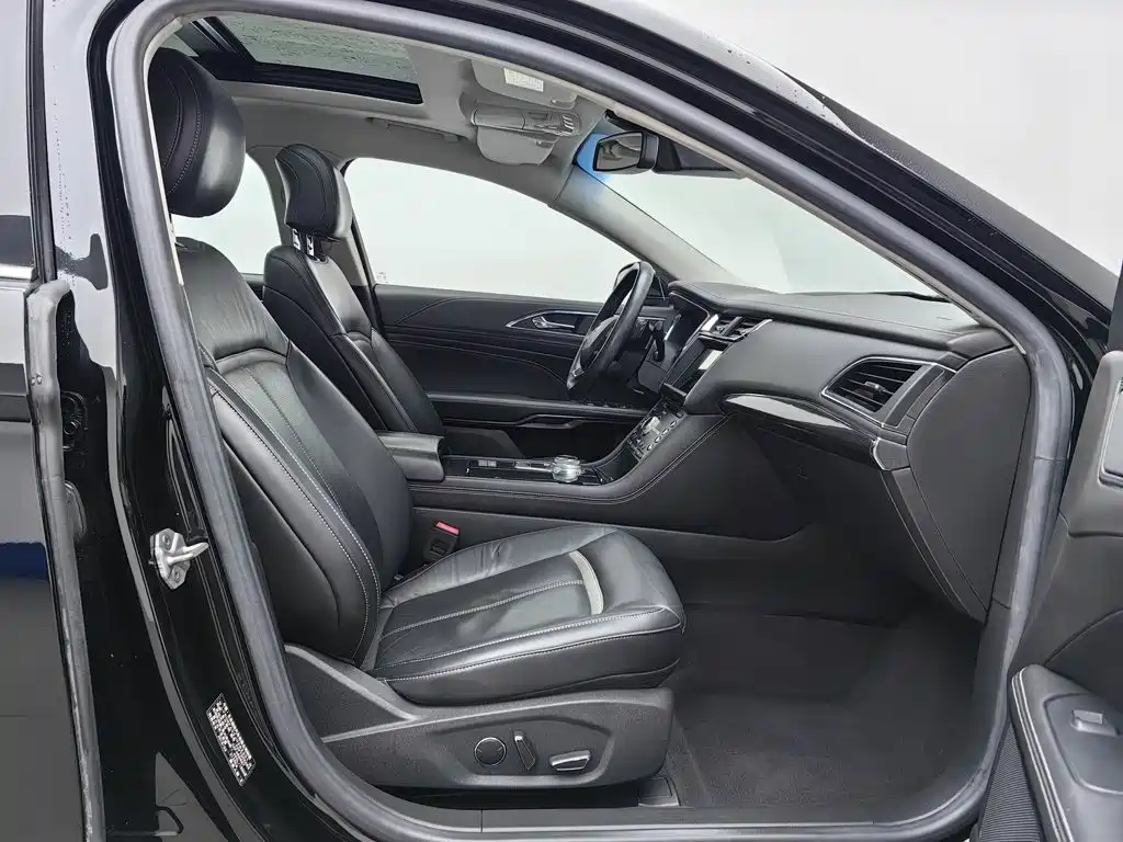 Photo 23 - Ford Taurus