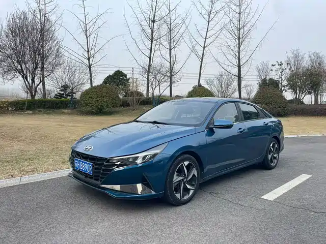 HYUNDAI ELANTRA