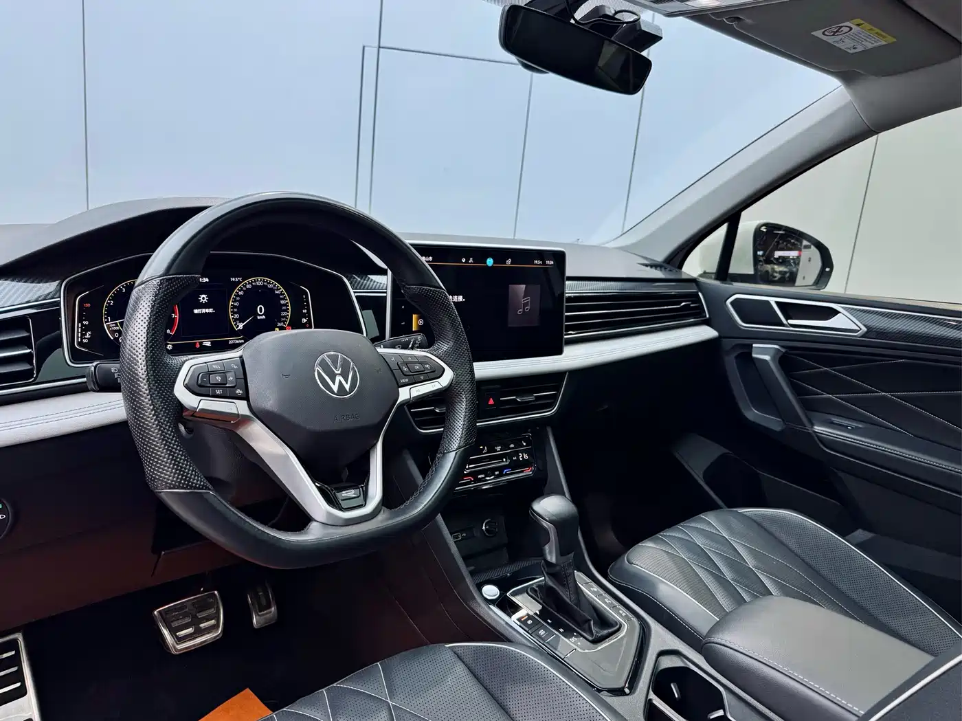 Volkswagen Tiguan L 2024 330TSI Automatic 2WD R-Line Premium Enjoyment Edition фото 8