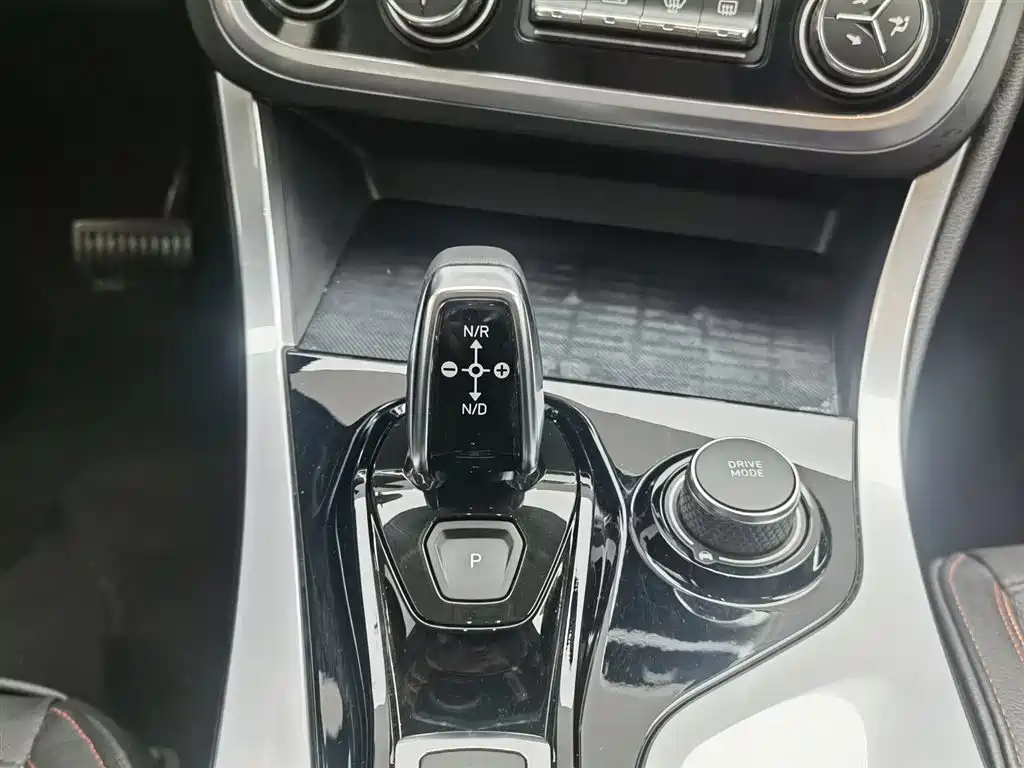 Lynk & Co 01 2017 2.0T AWD Pro фото 13