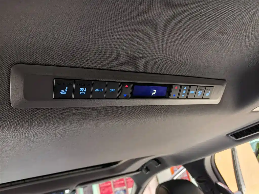Toyota Sienna 2021 2.5L Hybrid Premium Edition фото 17