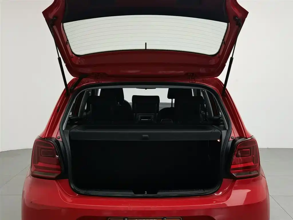 Volkswagen Polo 2014 1.4L Manual Trend Edition фото 16