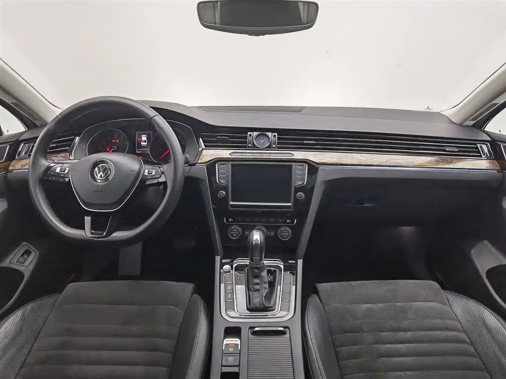 Volkswagen Magotan 2017 380TSI DSG Premium фото 5