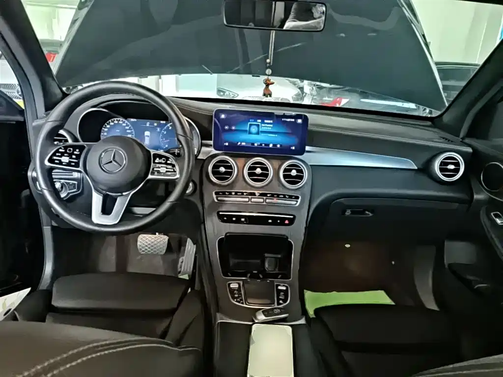 MERCEDES-BENZ GLC