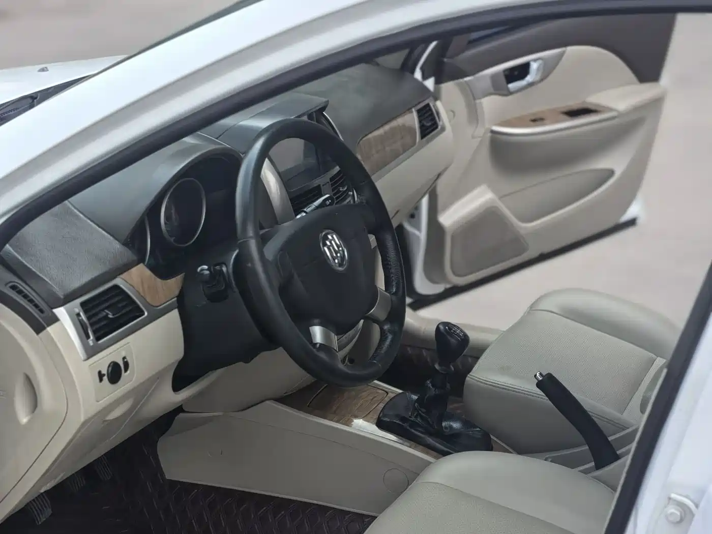 Buick Excelle 2013 1.5L Manual Exclusive фото 10