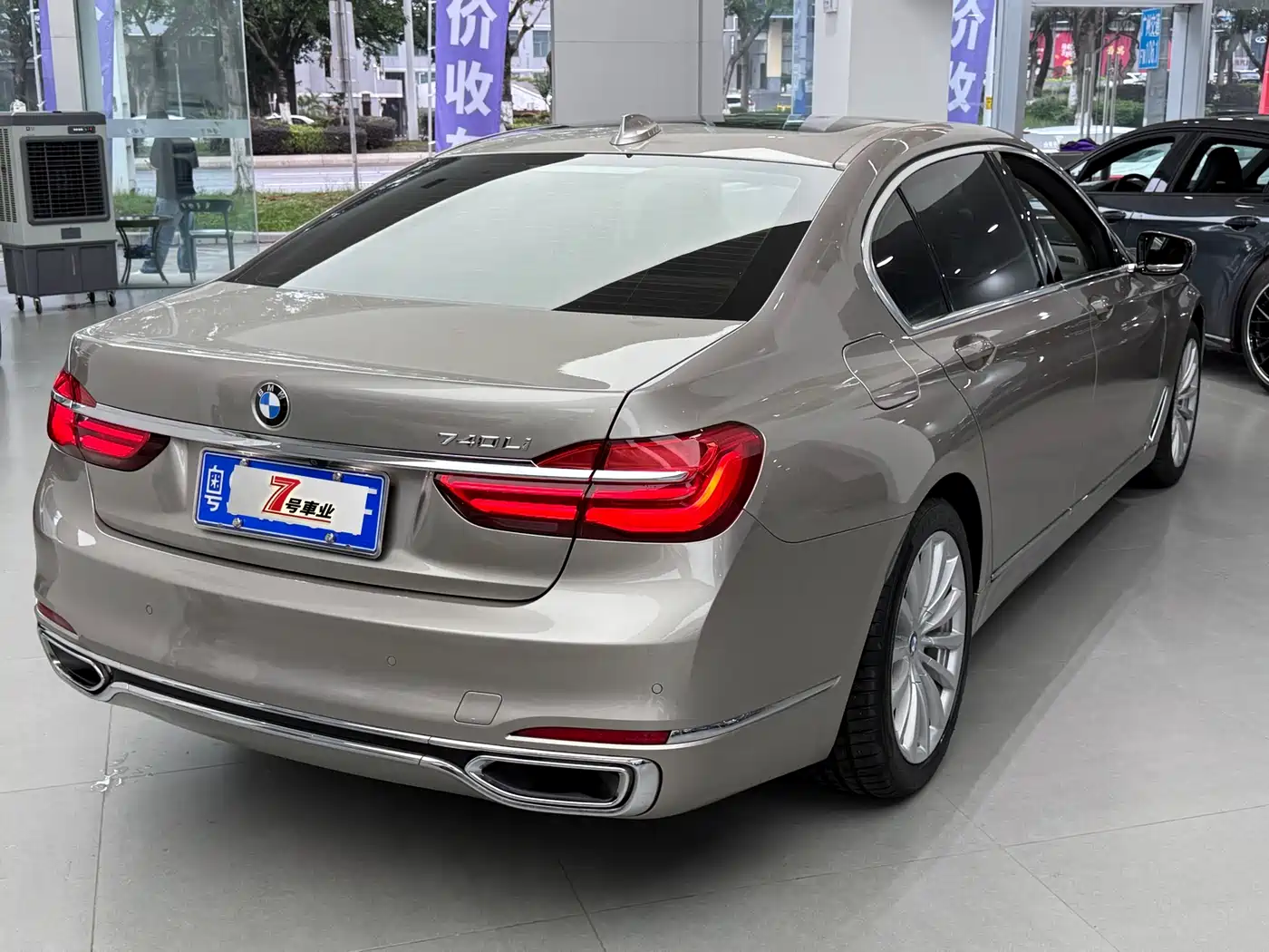 BMW 7 Series 2016 740Li Leading Edition фото 14