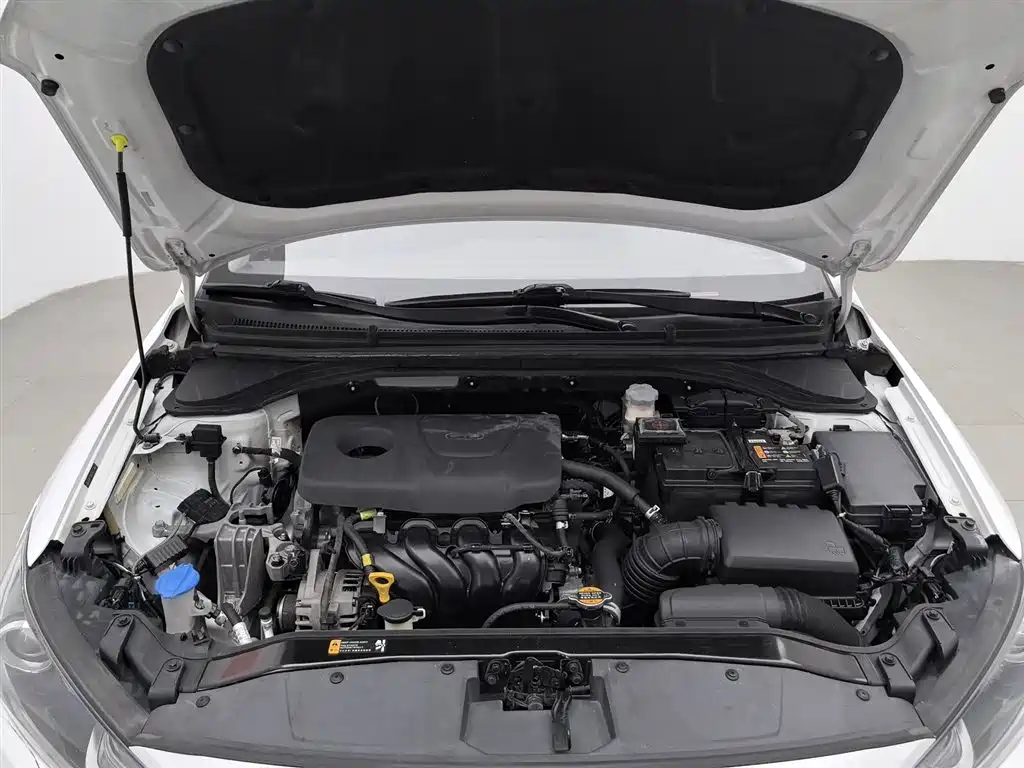Hyundai Elantra 2018 1.6L Automatic 15th Anniversary Special Edition фото 6