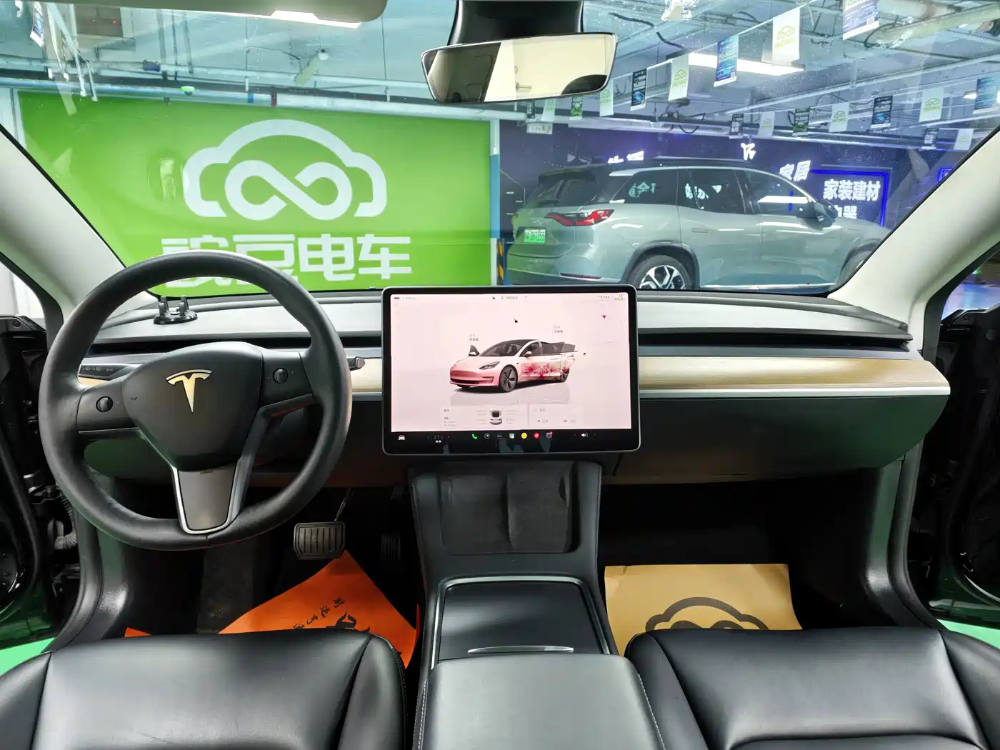 Фото 14 - Tesla Model 3