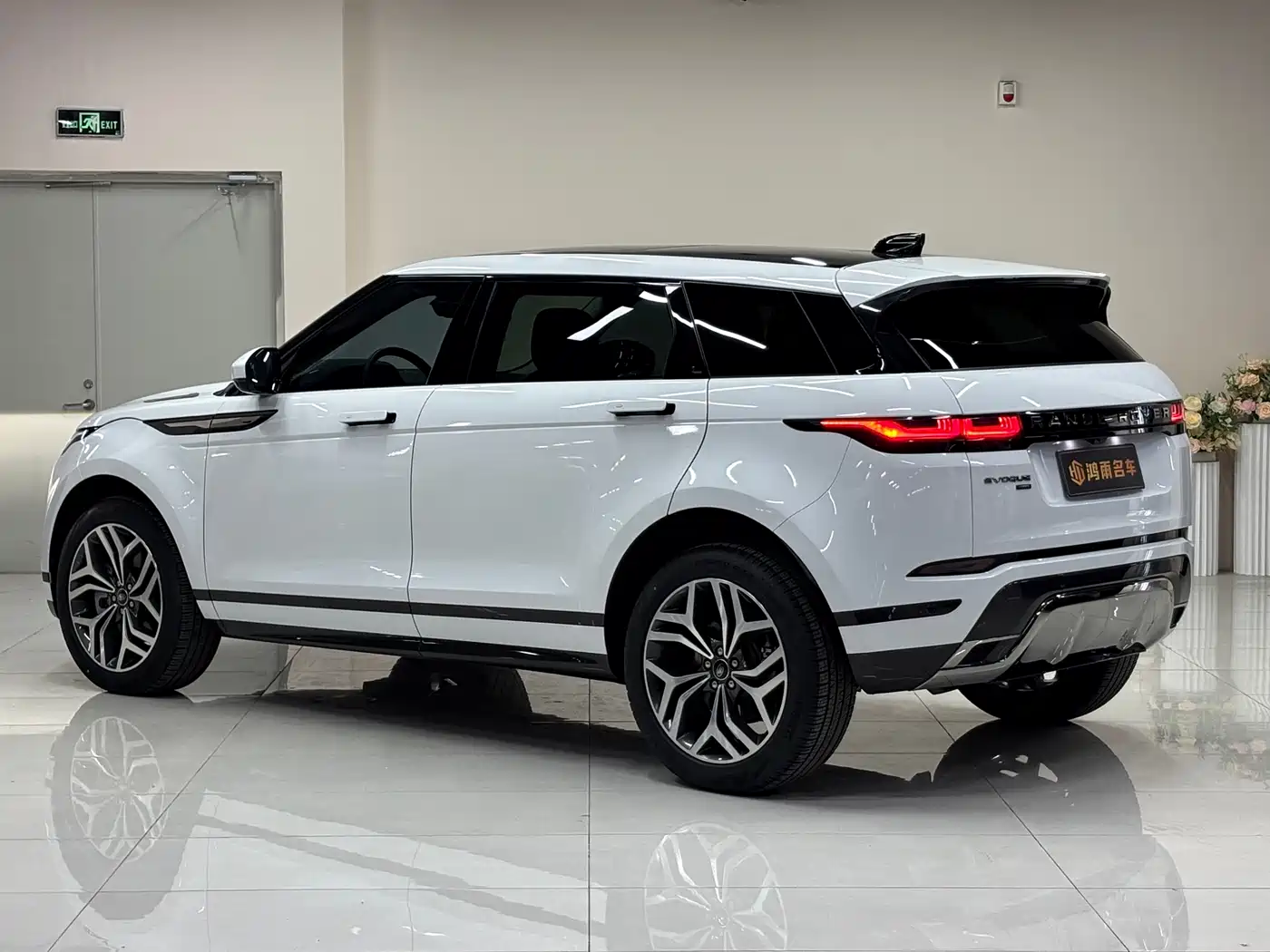 Land Rover Range Rover Evoque 2022 Range Rover Evoque L 249PS R-Dynamic Luxury Edition фото 6