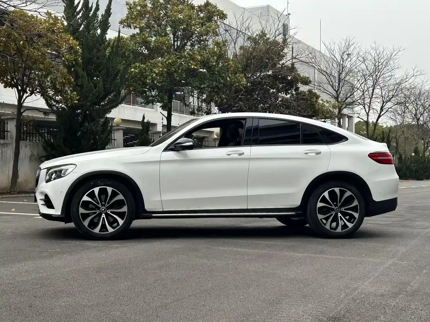 Mercedes-Benz GLC Coupe 2017 GLC 300 4MATIC Coupe SUV фото 15