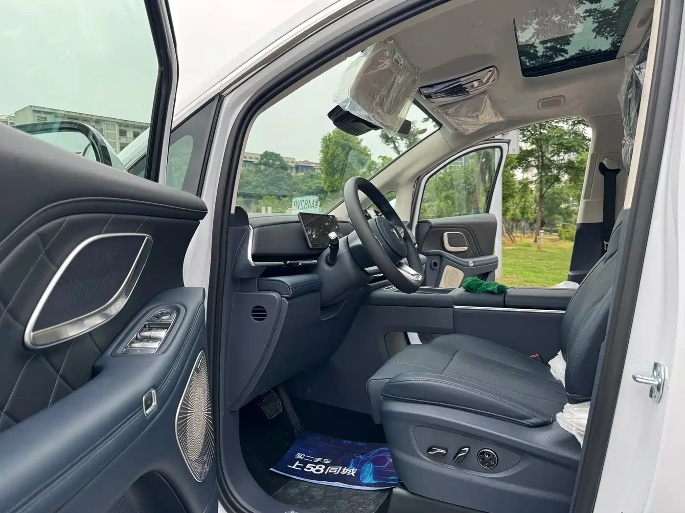 Voyah Auto Voyah Dreamer 2025 Model PHEV Basic Version фото 5