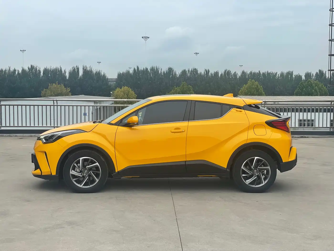 Toyota C-HR 2021 2.0L Luxury Edition фото 7