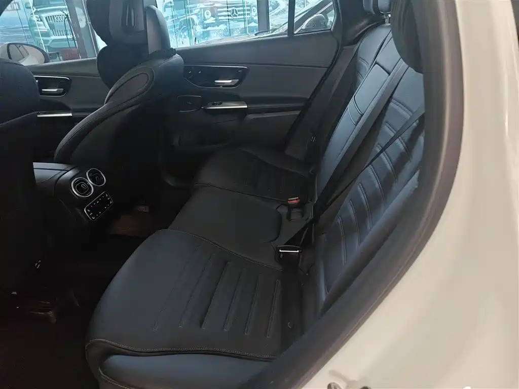 Mercedes-Benz GLC 2023 GLC 260 L 4MATIC Luxury 5-Seater фото 13
