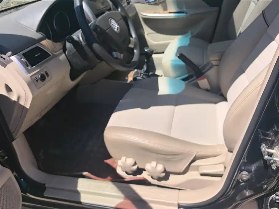 Buick Excelle 2015 1.5L Manual Classic фото 9