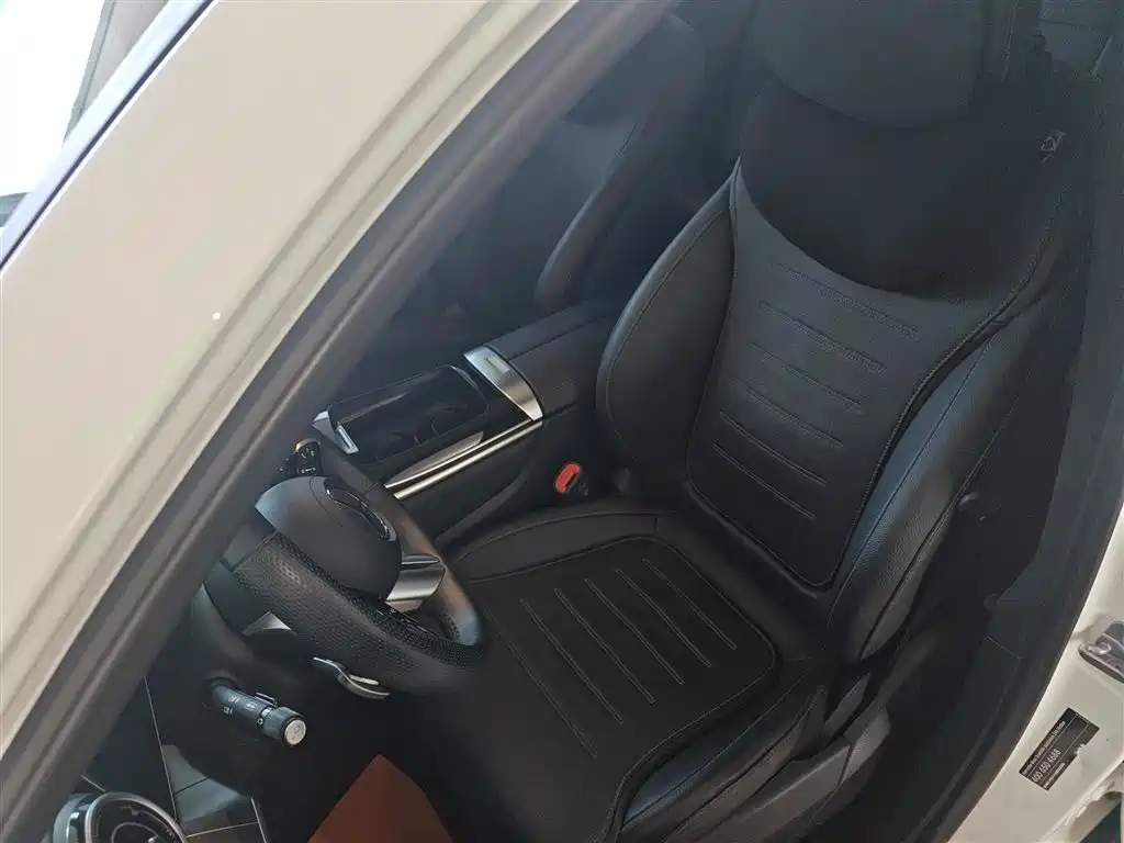 Mercedes-Benz GLC 2023 GLC 260 L 4MATIC Luxury 5-Seater фото 11