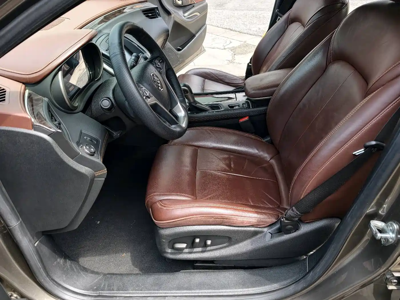 Photo 6 - Buick LaCrosse