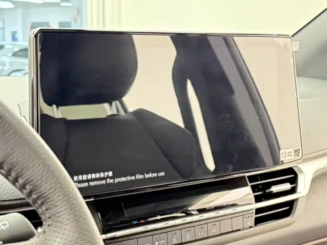 Toyota Granvia 2024 2.5L Hybrid Premium PLUS 4WD Edition фото 9