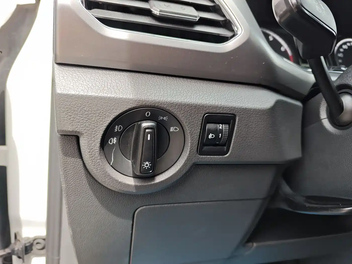 Volkswagen T-Cross 2019 1.5L Automatic Comfort Edition фото 5