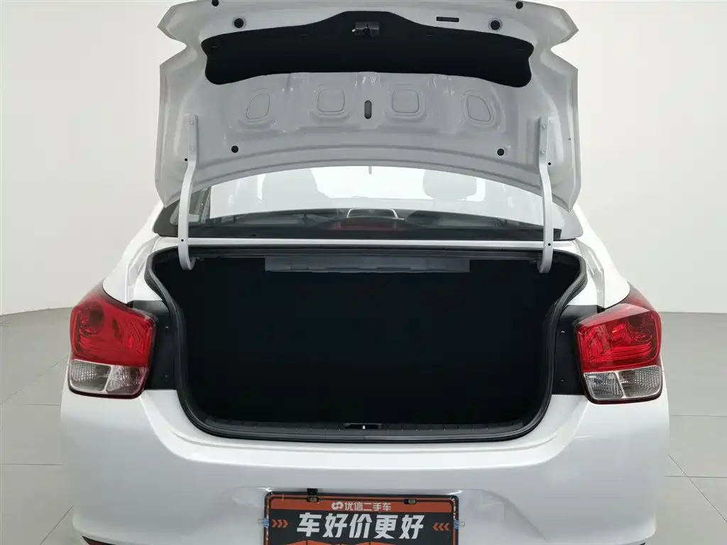 Hyundai Verna 2017 1.4L Manual Renewal Edition China VI фото 16
