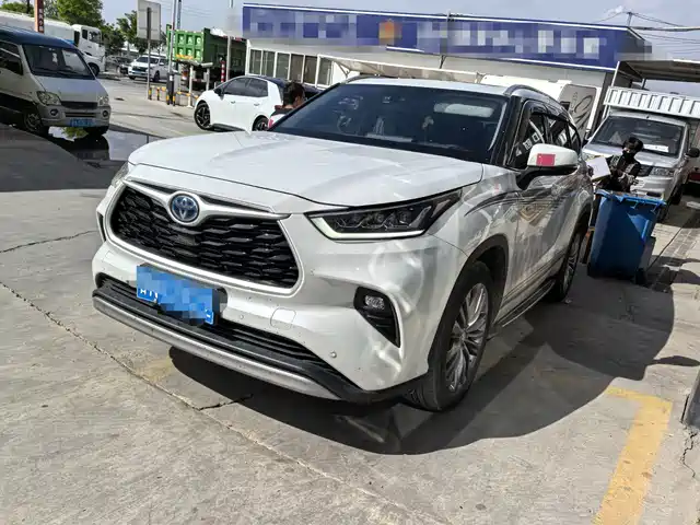 Toyota Highlander 2024 2.5L Smart Hybrid 4WD Premium 7-seater
