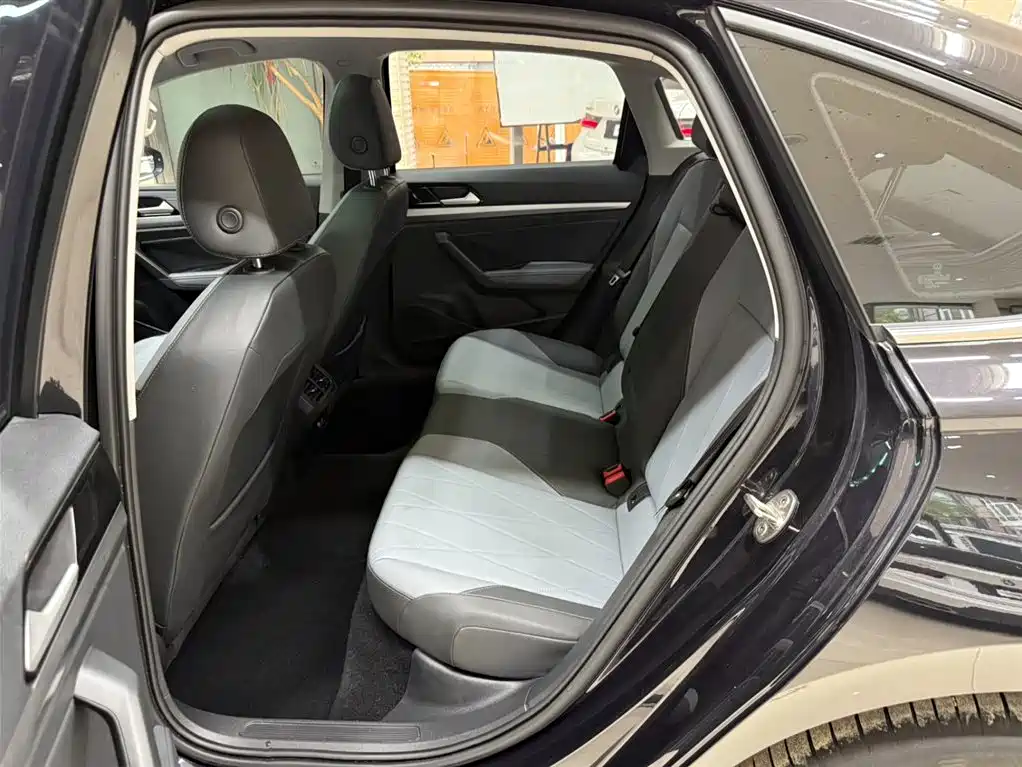 Volkswagen Lavida 2023 1.5L Automatic Starlight 5 Million Edition фото 10