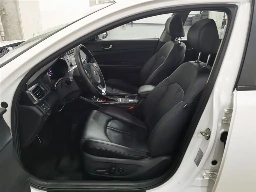 Kia K5 2016 2.0L Automatic LUX фото 10