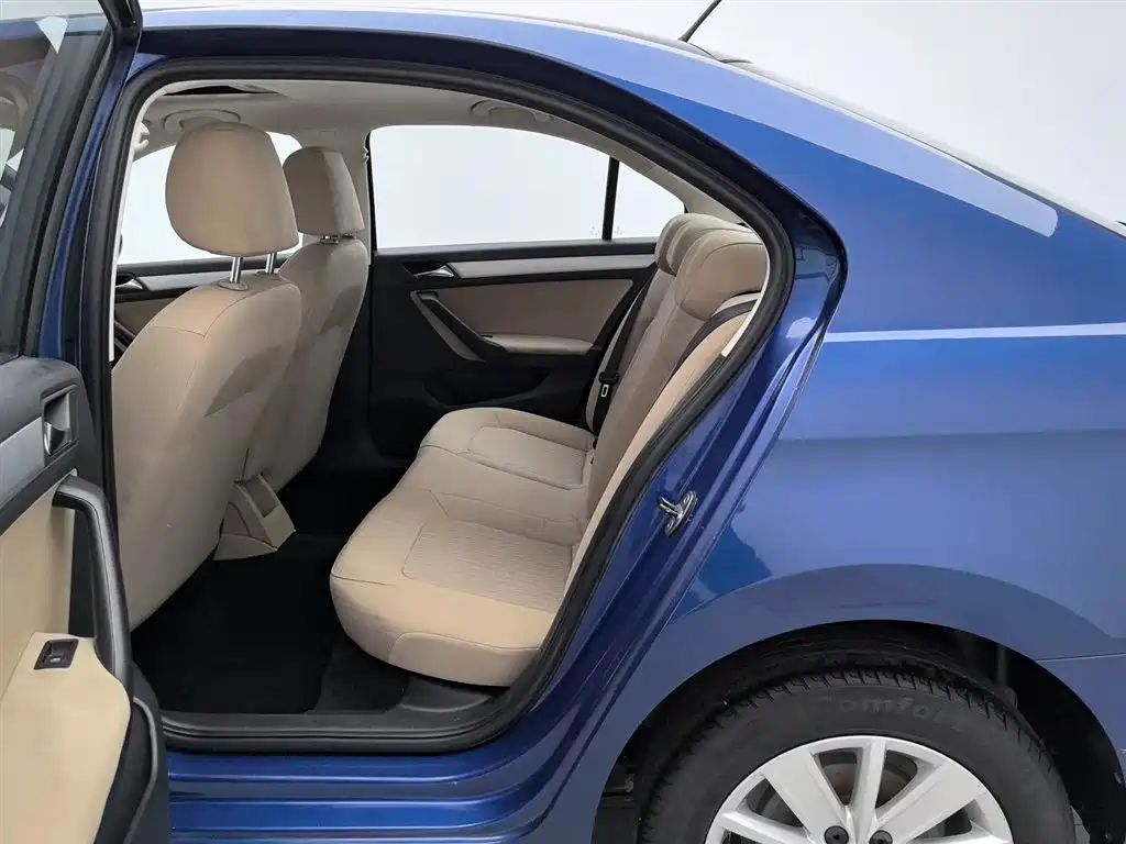 Volkswagen Jetta 2013 1.6L Automatic Comfort фото 15